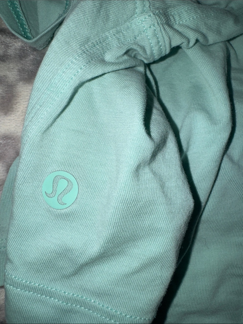 Lulu lemon Mint Green cropped Tee - Picture 3 of 4